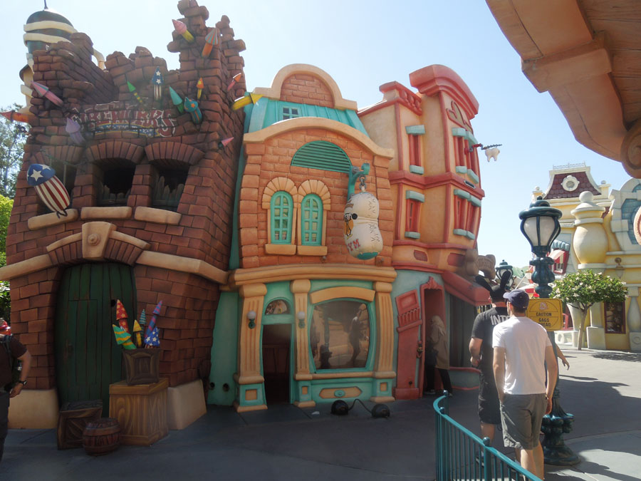 Disneyland Mickey's Toon Town Plaza